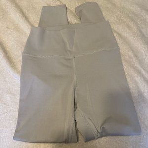 Vuori Lux Rib Studio Leggings, size small, pale heather gray